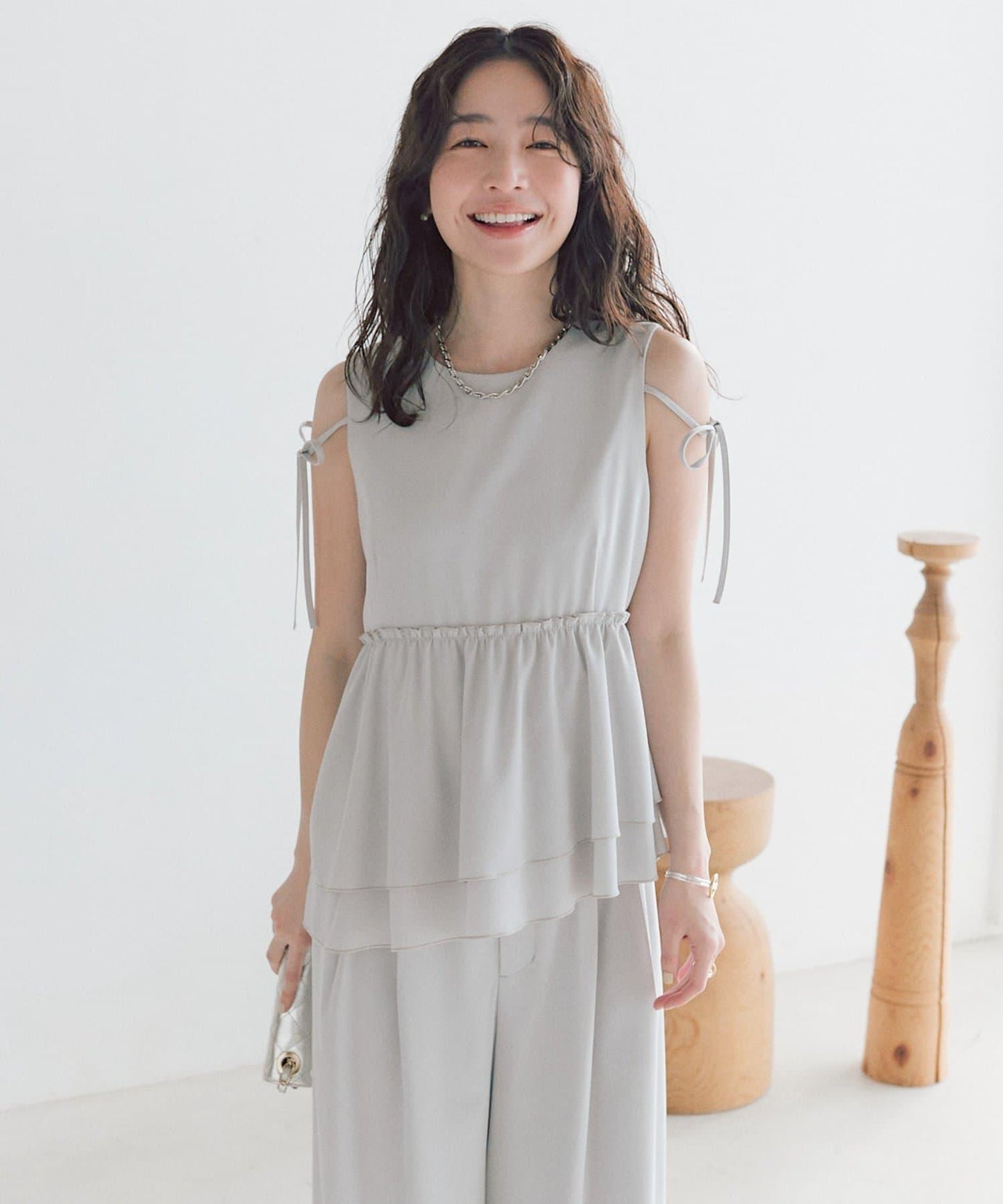 不對稱荷葉邊襯衫