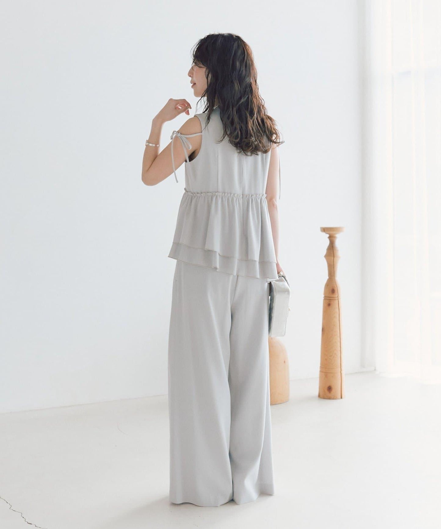 不對稱荷葉邊襯衫