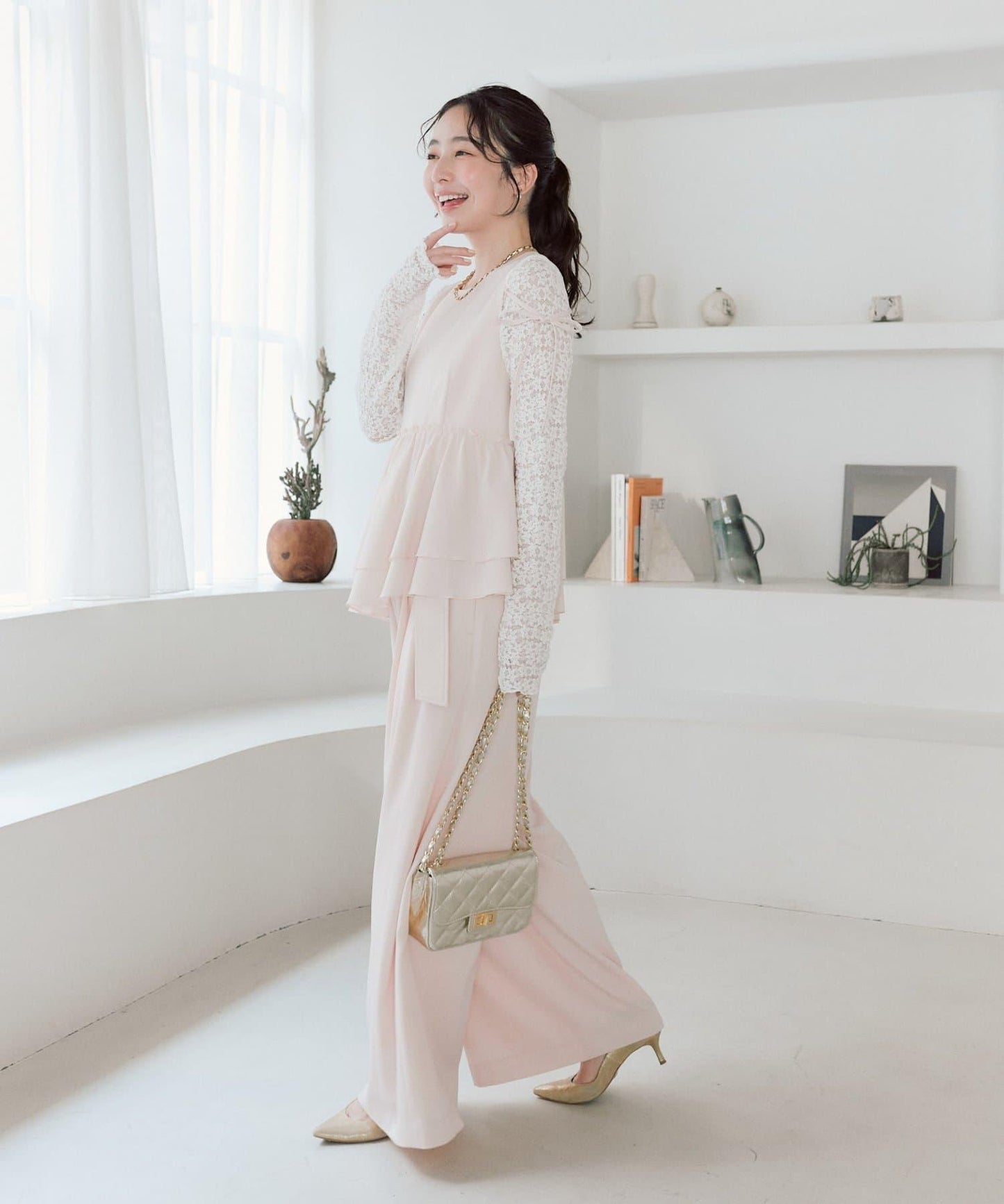 不對稱荷葉邊襯衫