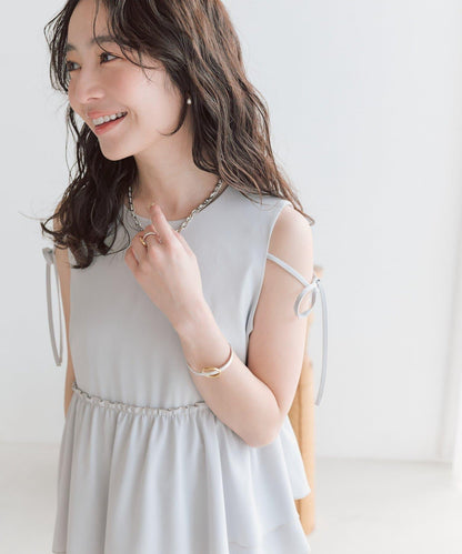 不對稱荷葉邊襯衫