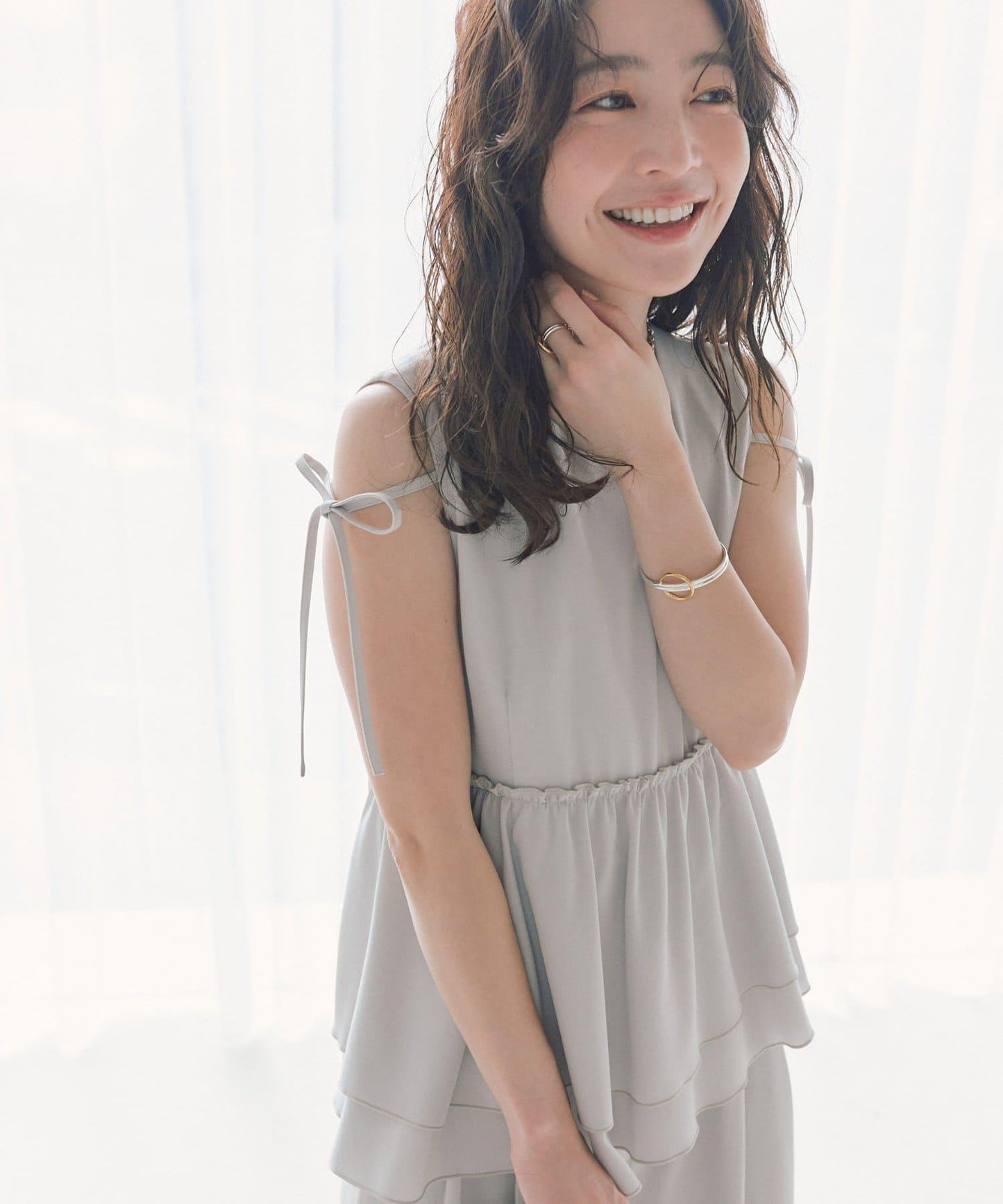 不對稱荷葉邊襯衫