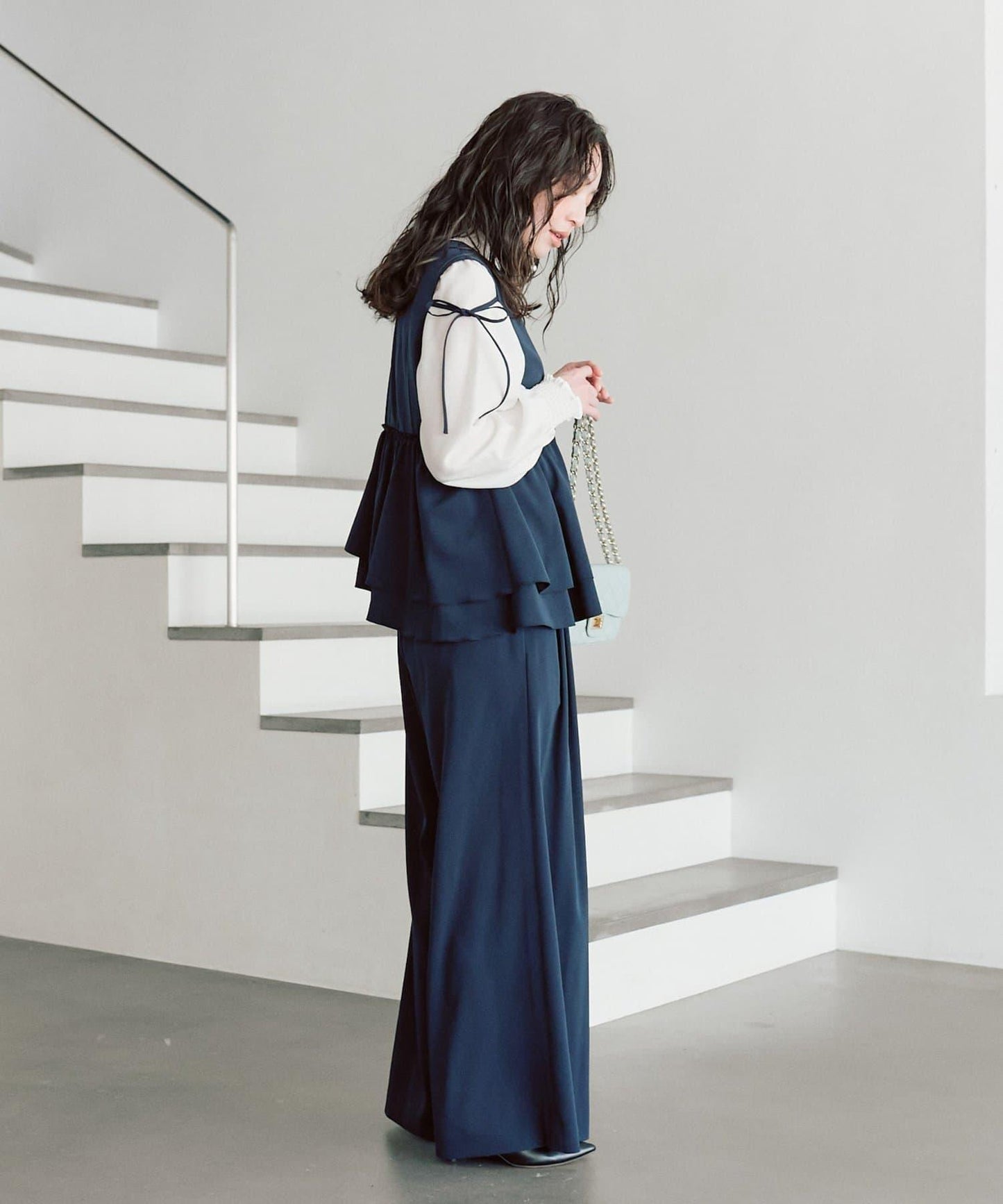 不對稱荷葉邊襯衫