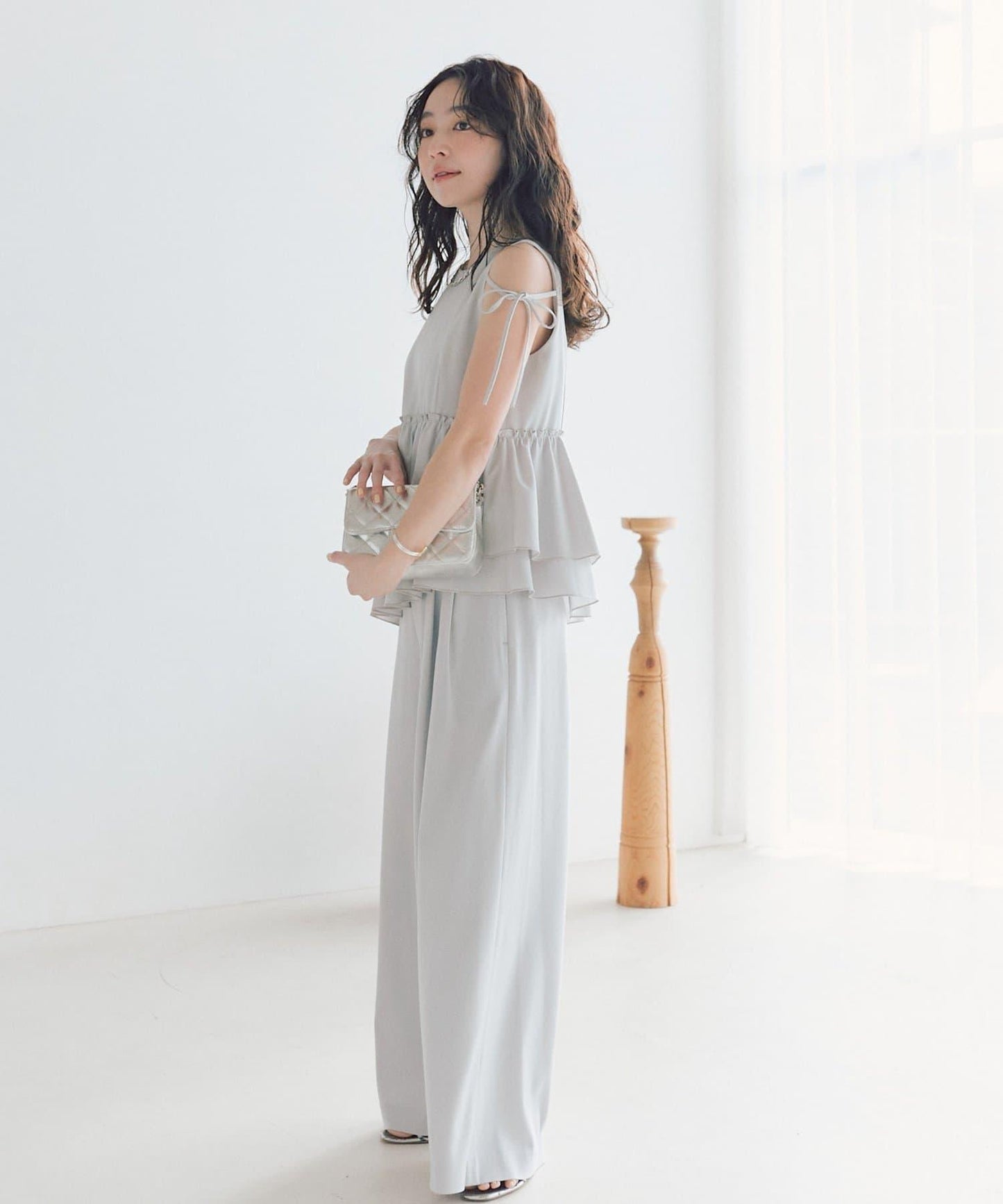 不對稱荷葉邊襯衫