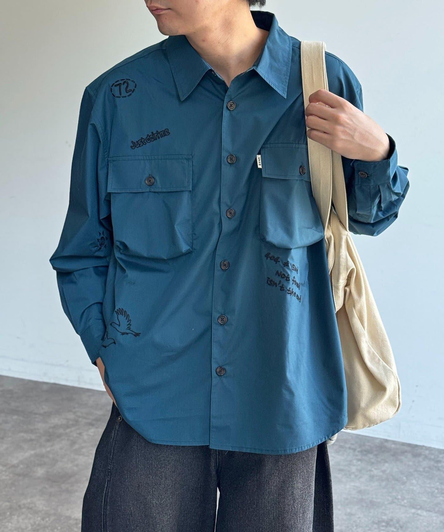 塗鴉刺繡圖案襯衫