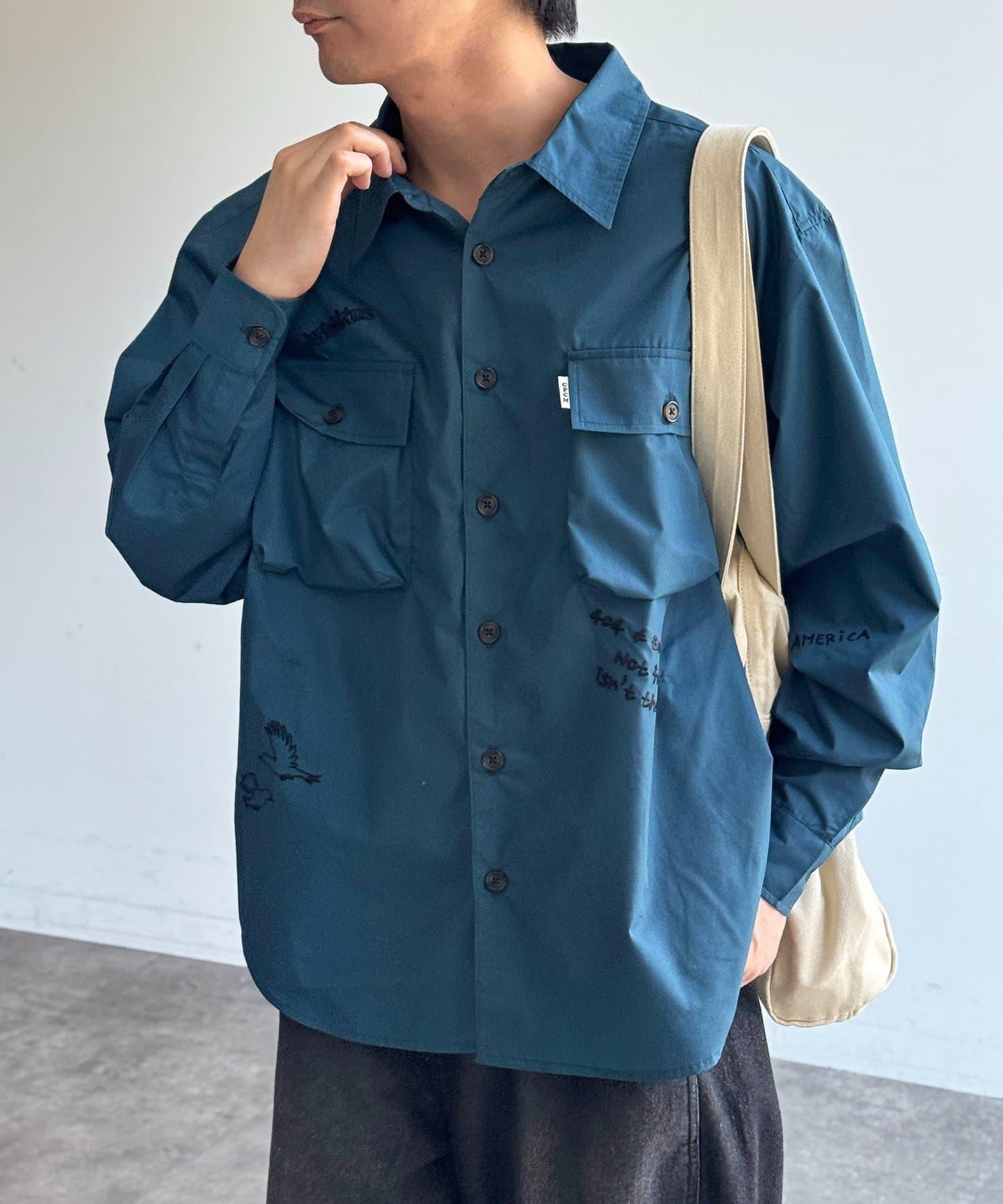 塗鴉刺繡圖案襯衫