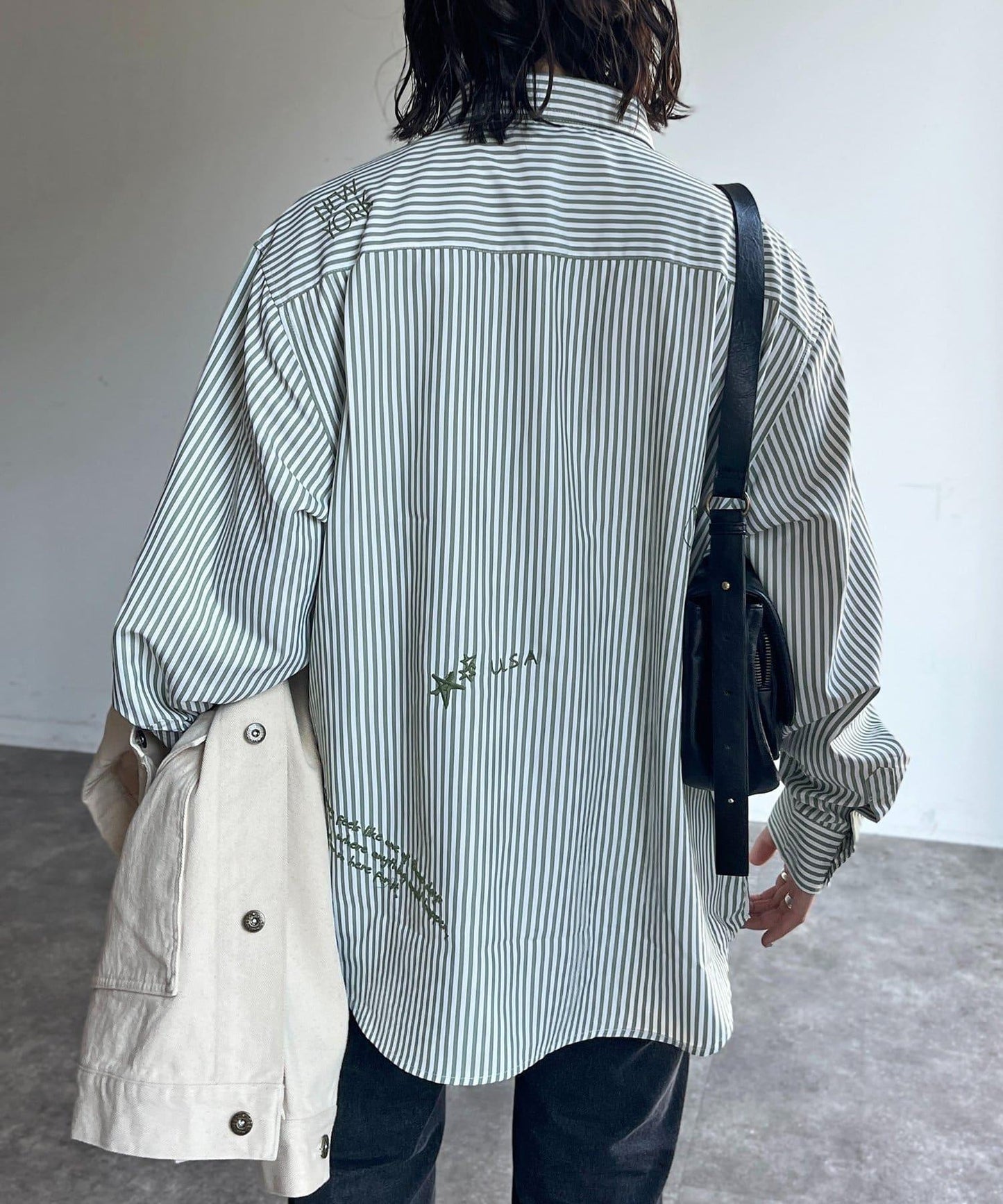 塗鴉刺繡圖案襯衫