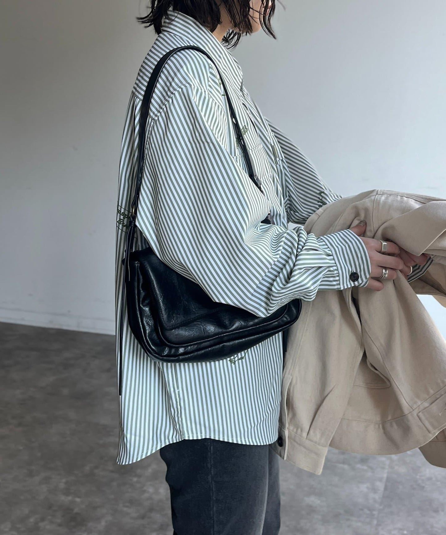 塗鴉刺繡圖案襯衫