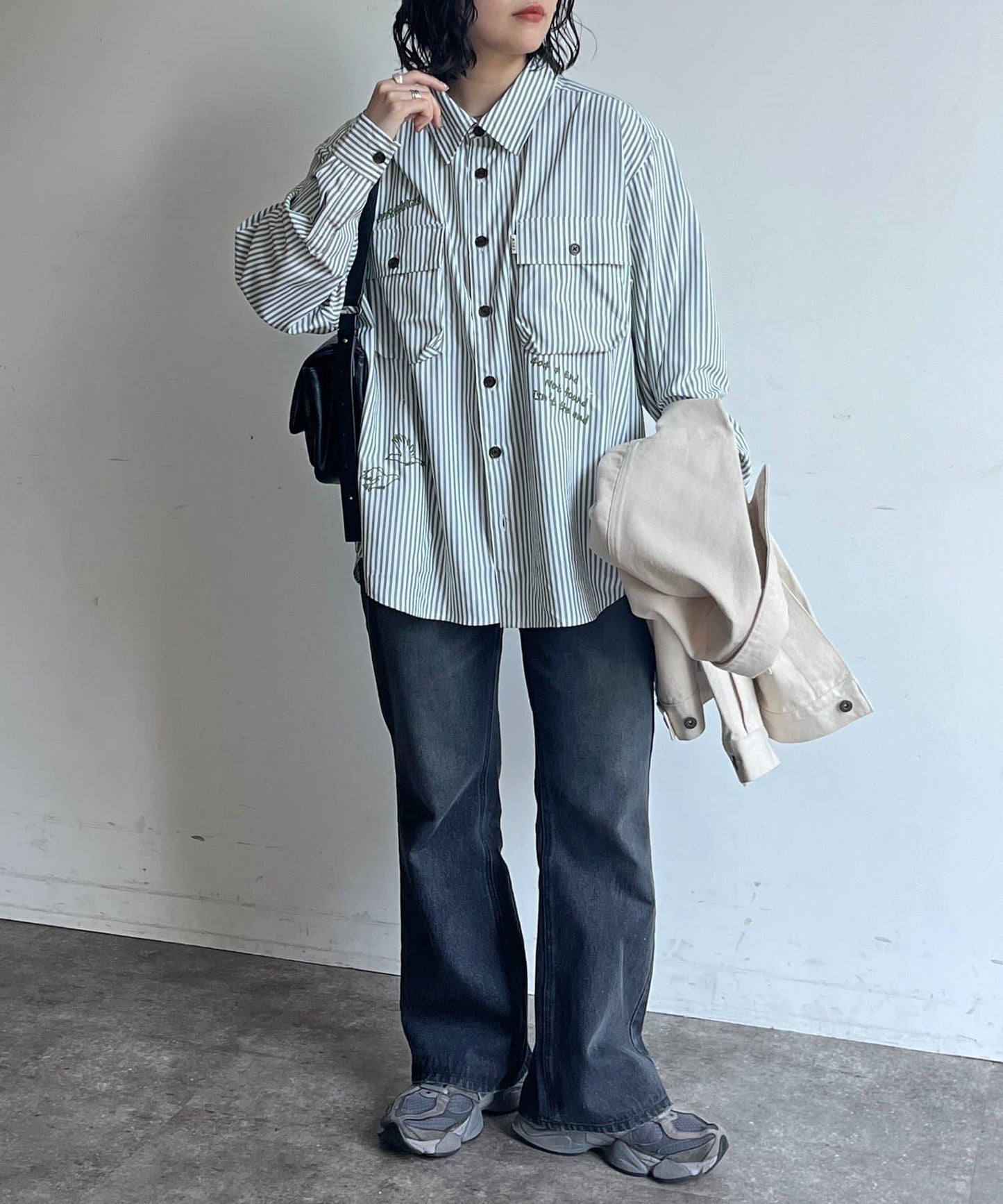 塗鴉刺繡圖案襯衫