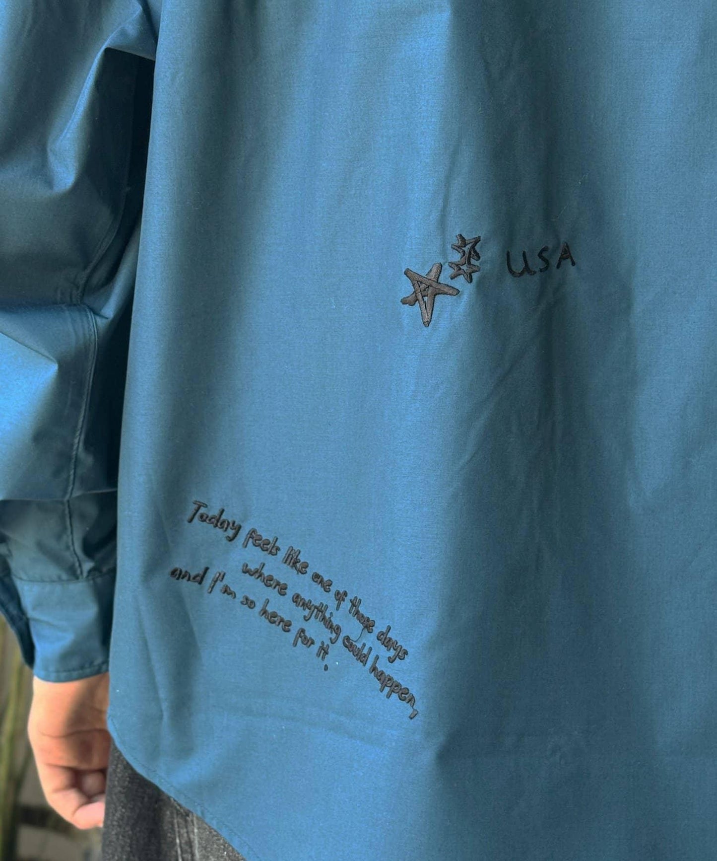 塗鴉刺繡圖案襯衫