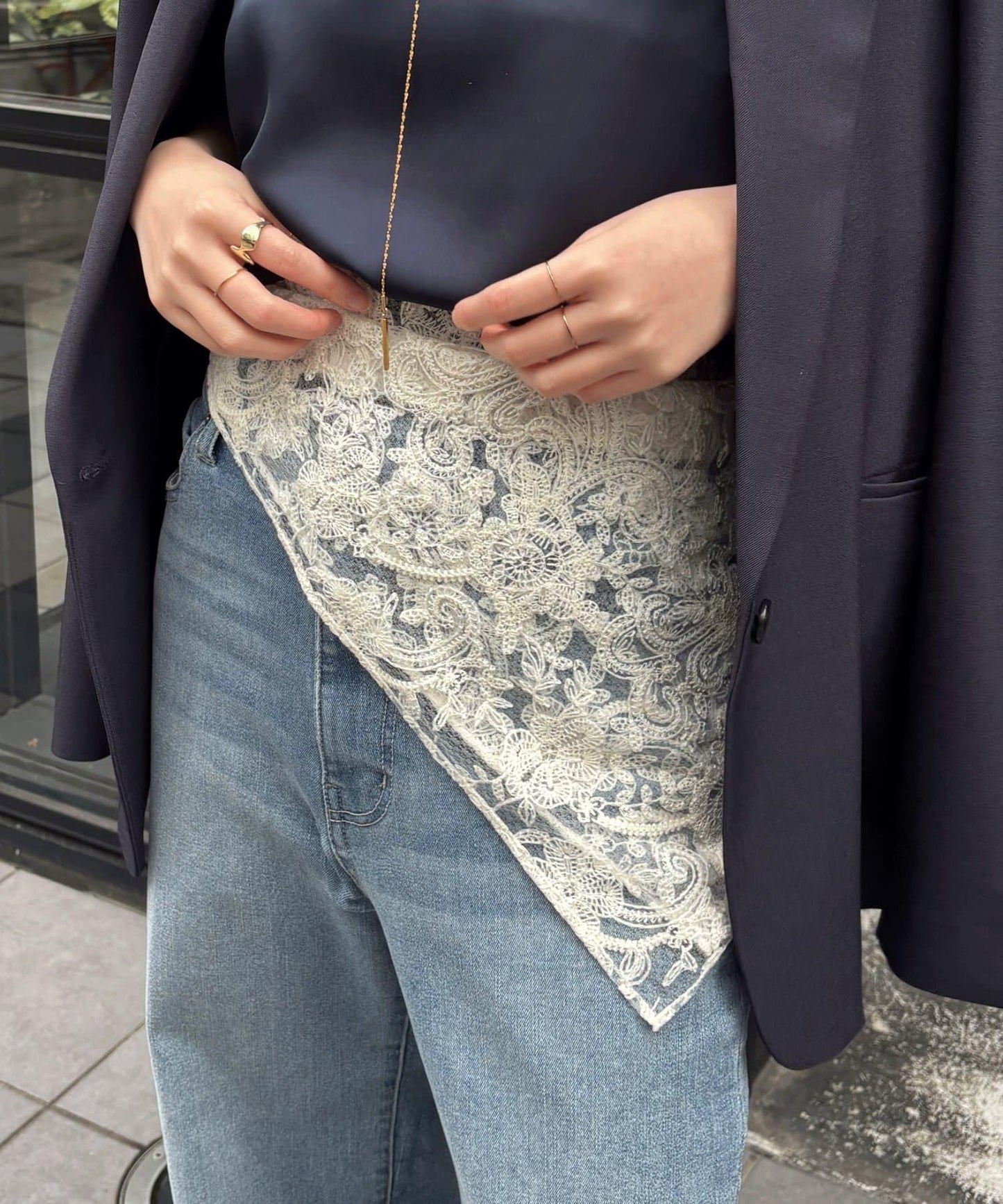 蕾絲設計 禮服場合 絲巾