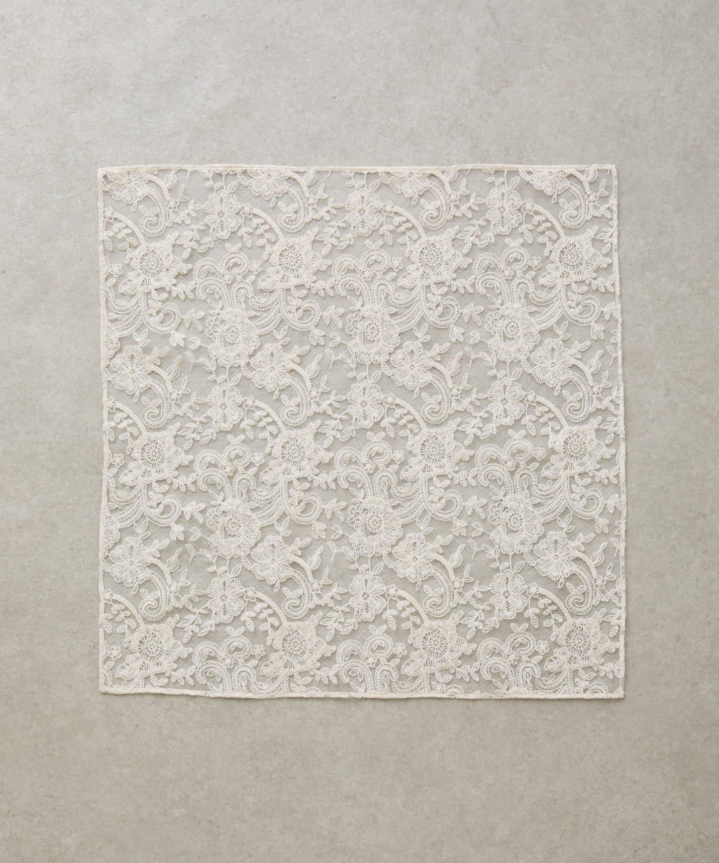 蕾絲設計 禮服場合 絲巾