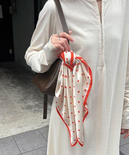 PAPILLONNER/パピヨネ 方形波點設計 絲巾（禮儀款）