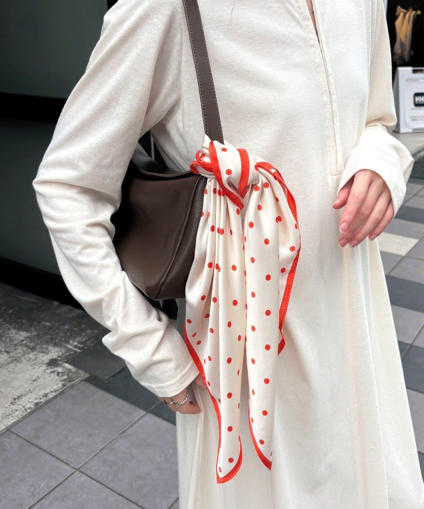 PAPILLONNER/パピヨネ 方形波點設計 絲巾（禮儀款）