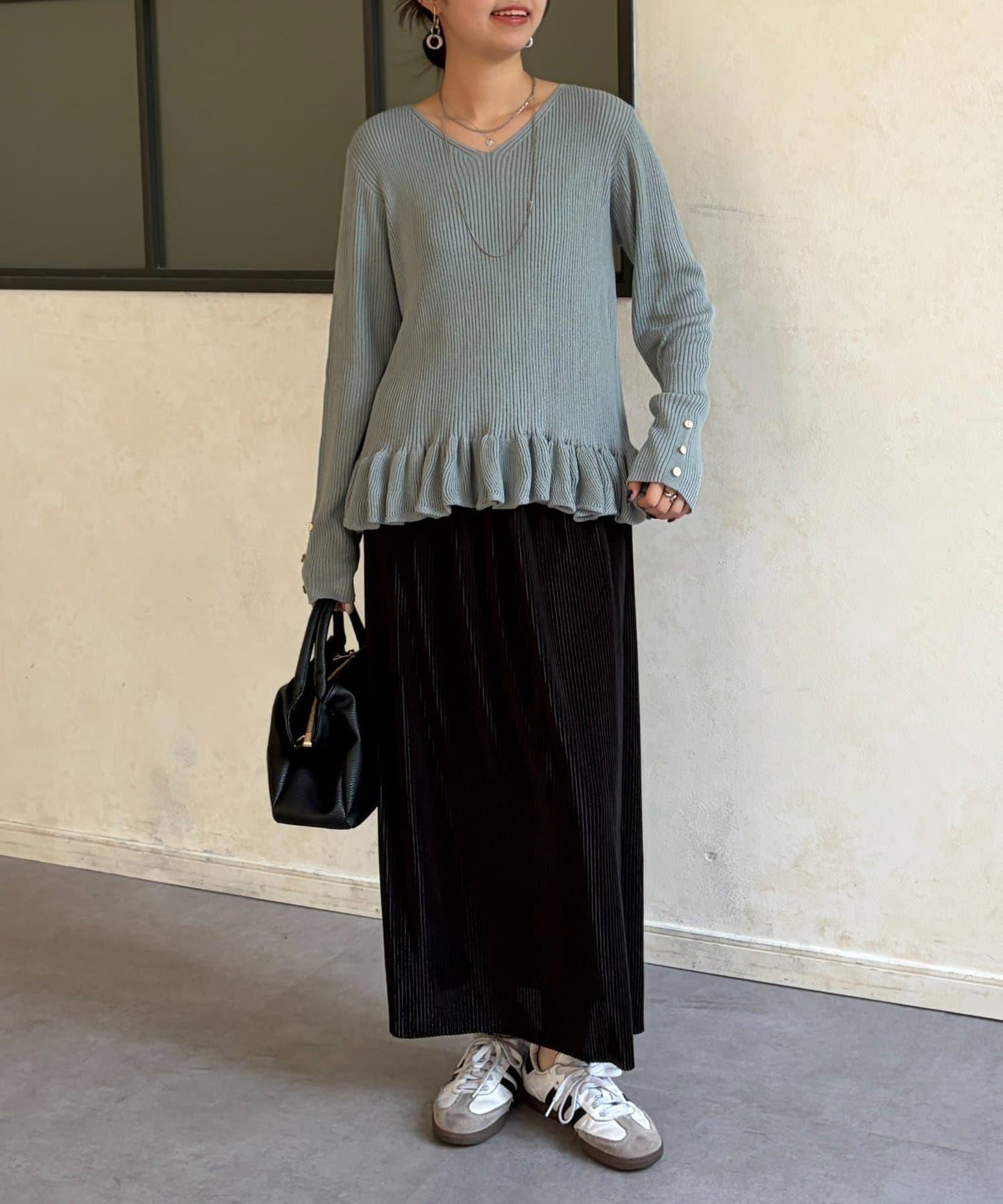 下襬荷葉邊針織套頭上衣