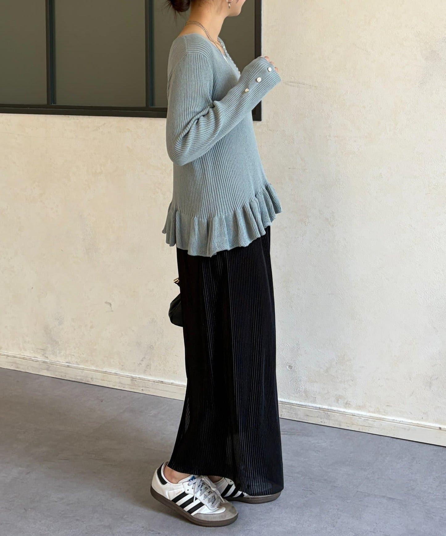 下襬荷葉邊針織套頭上衣