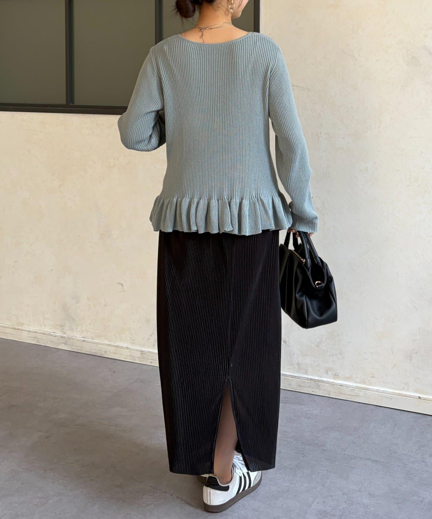 下襬荷葉邊針織套頭上衣