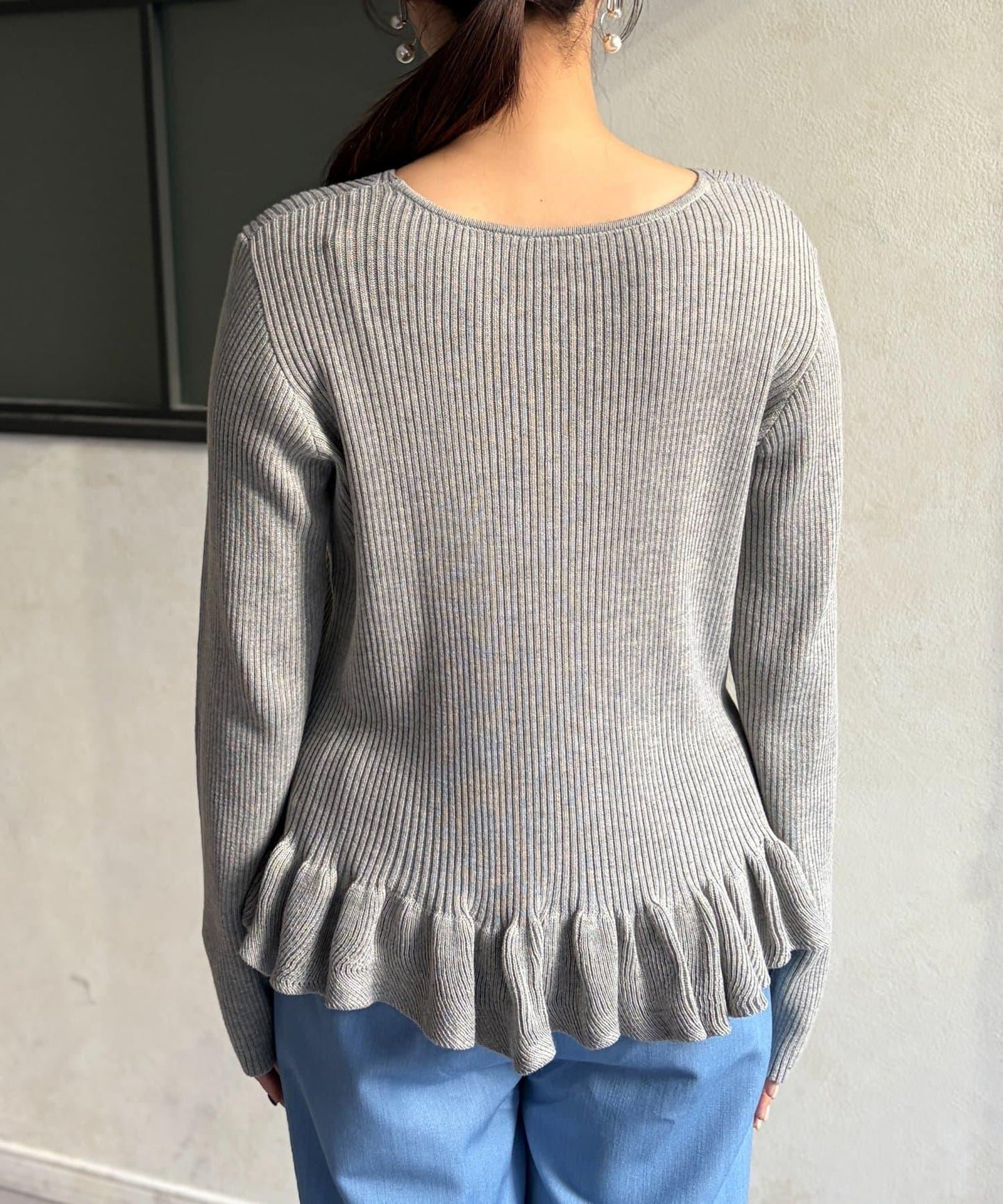 下襬荷葉邊針織套頭上衣