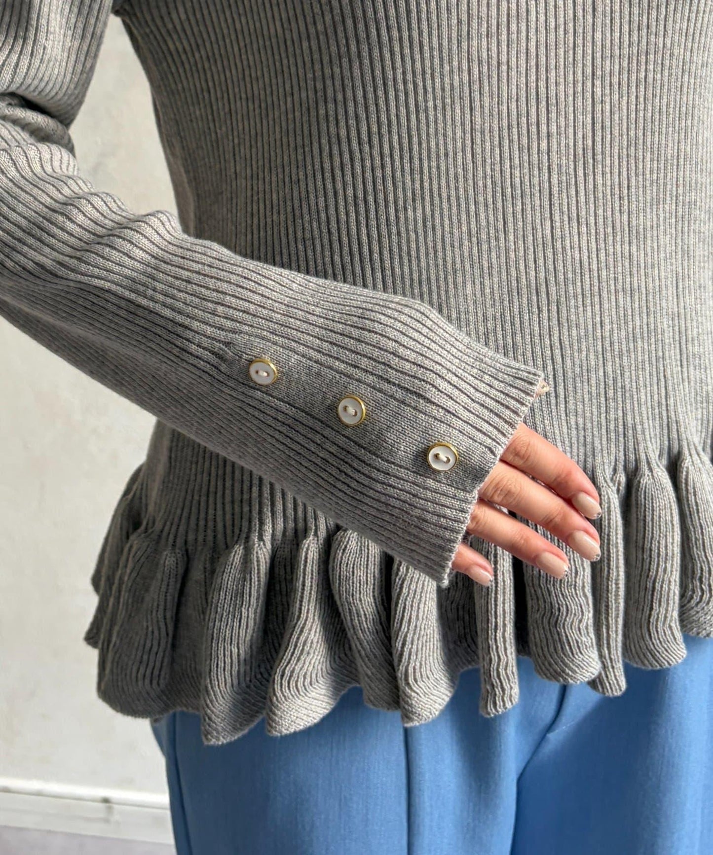 下襬荷葉邊針織套頭上衣