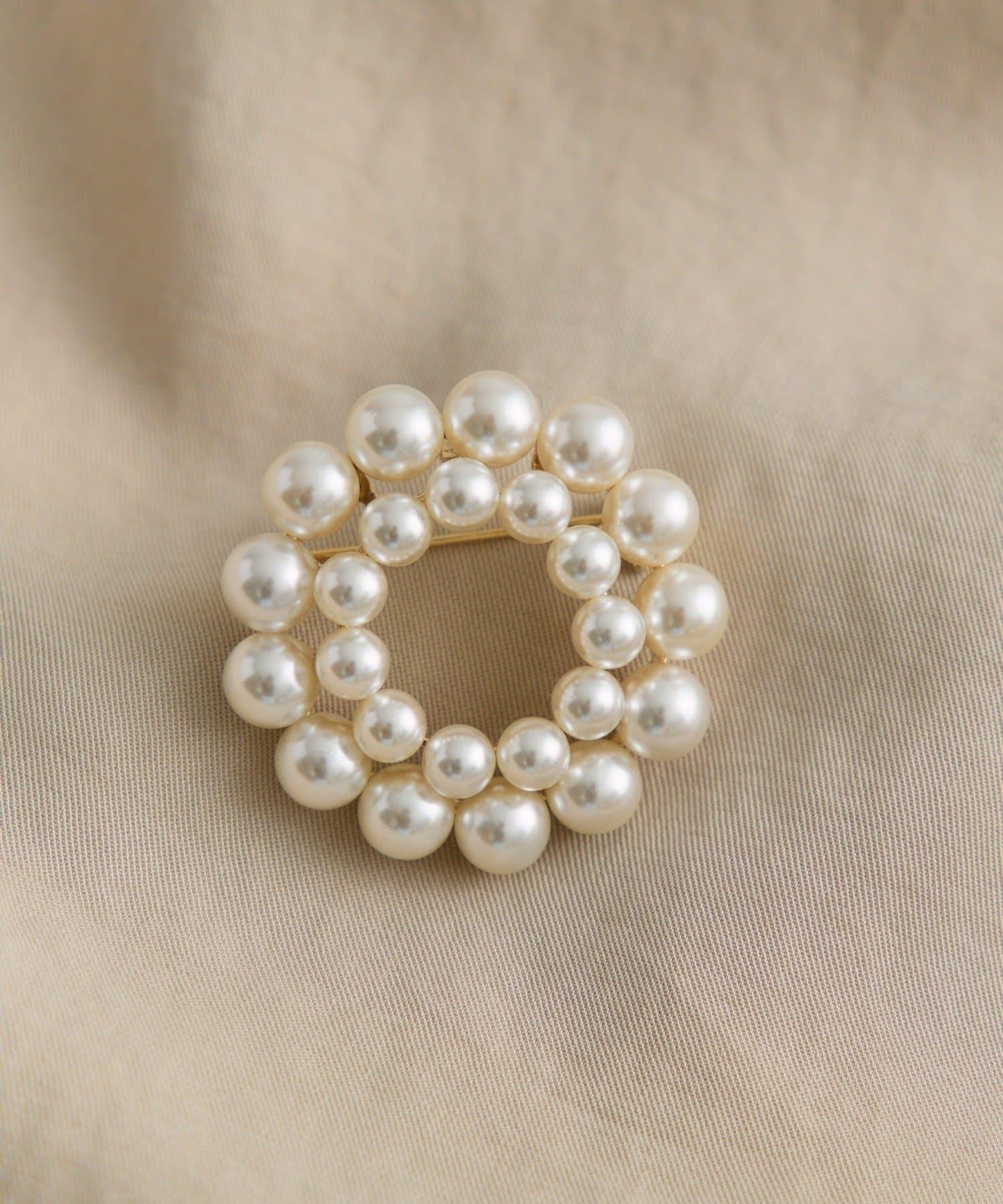 雙珍珠裝飾胸針