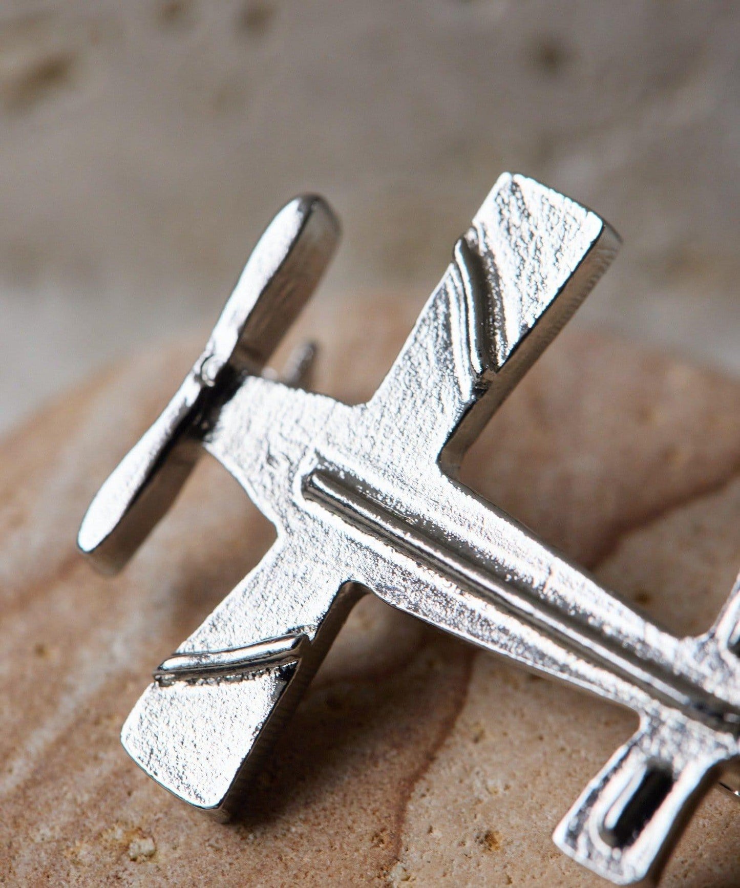 交通工具造型胸針