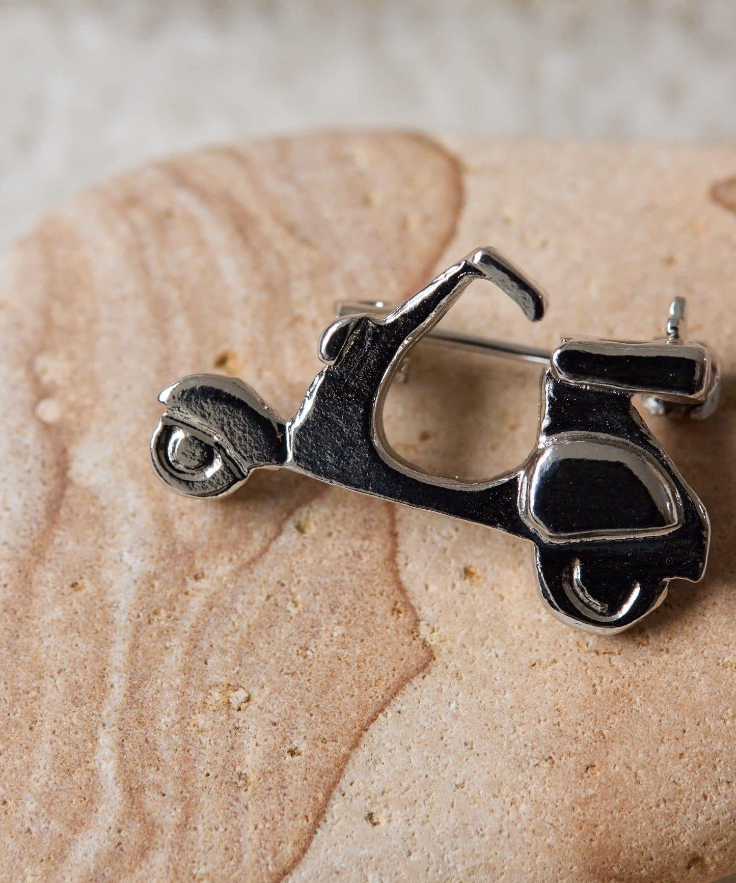 交通工具造型胸針