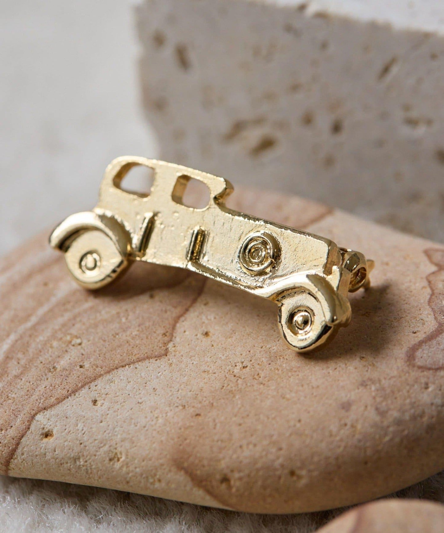 交通工具造型胸針