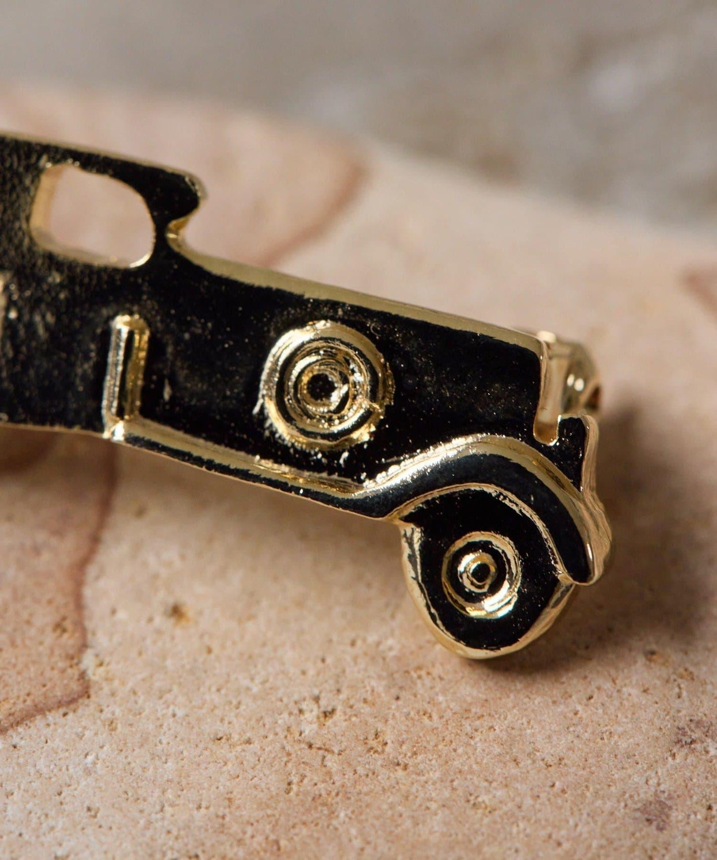 交通工具造型胸針