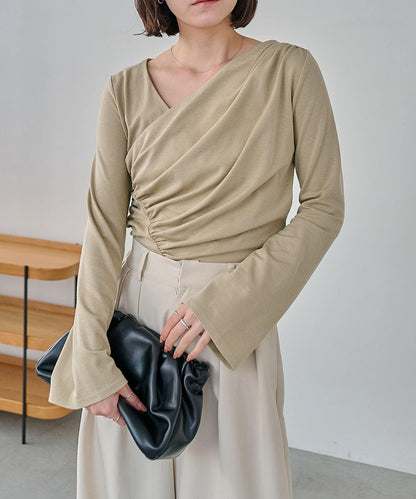 褶襉不對稱領設計T恤