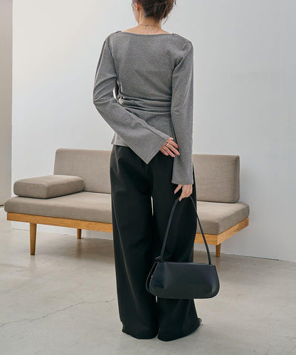 褶襉不對稱領設計T恤