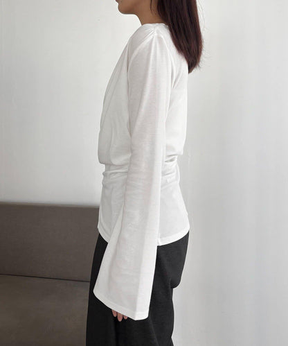 褶襉不對稱領設計T恤