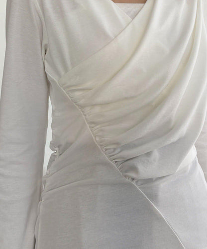 褶襉不對稱領設計T恤