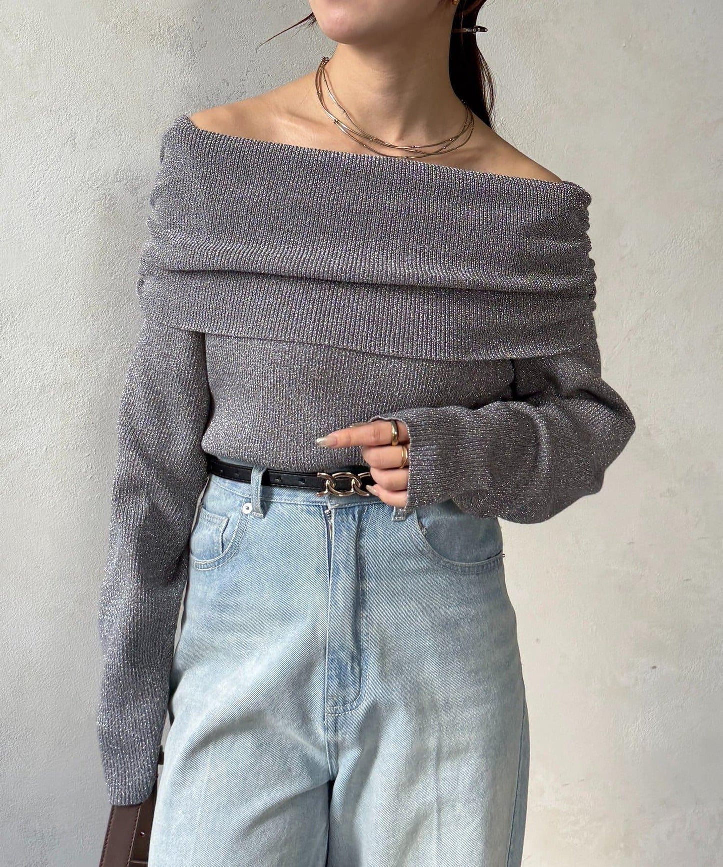 亮絲一字肩針織上衣