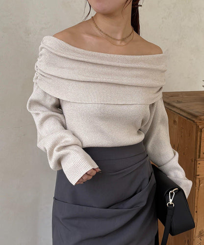 亮絲一字肩針織上衣