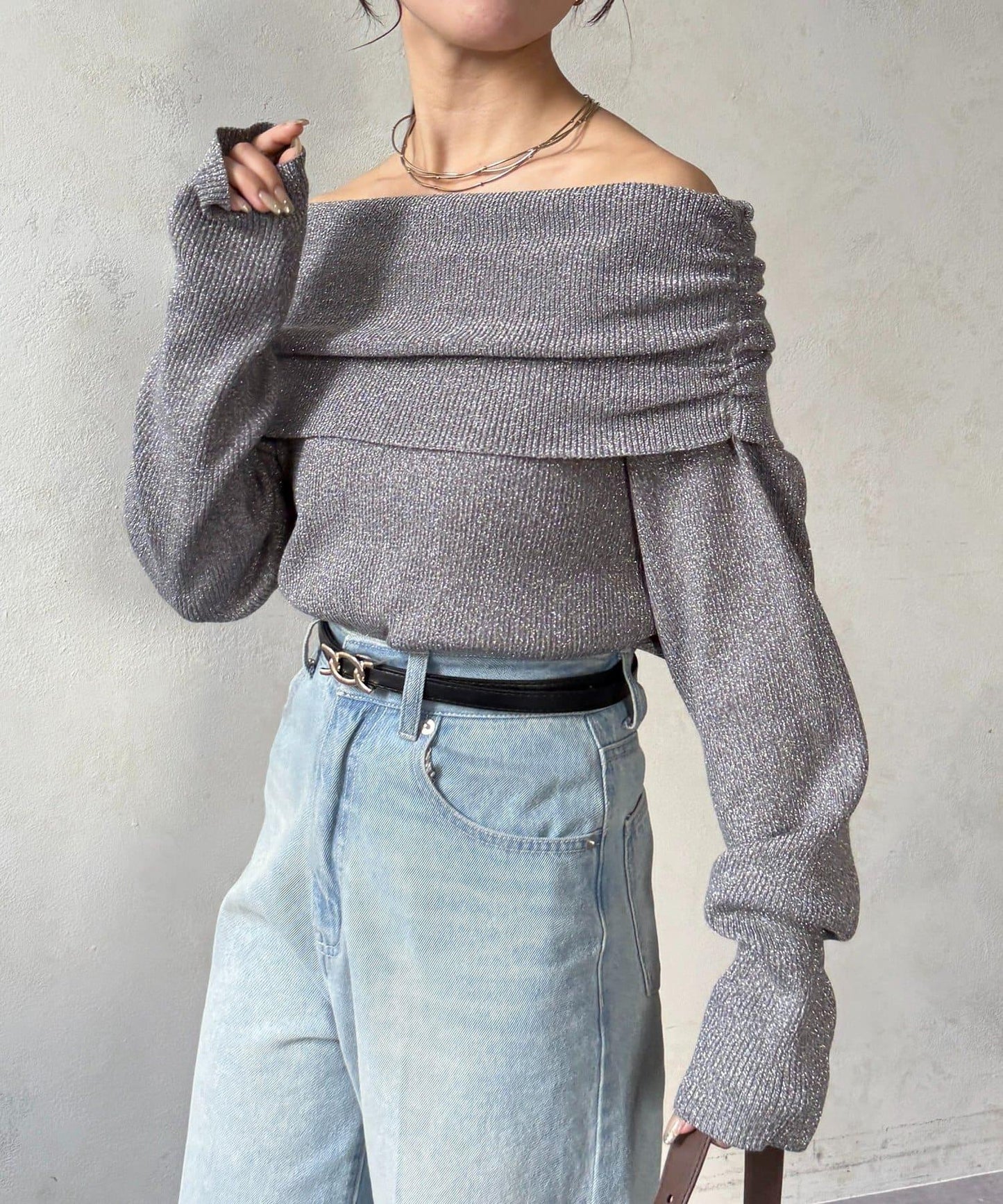 亮絲一字肩針織上衣