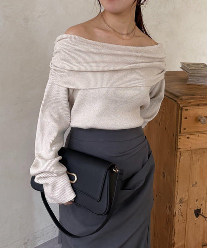 亮絲一字肩針織上衣