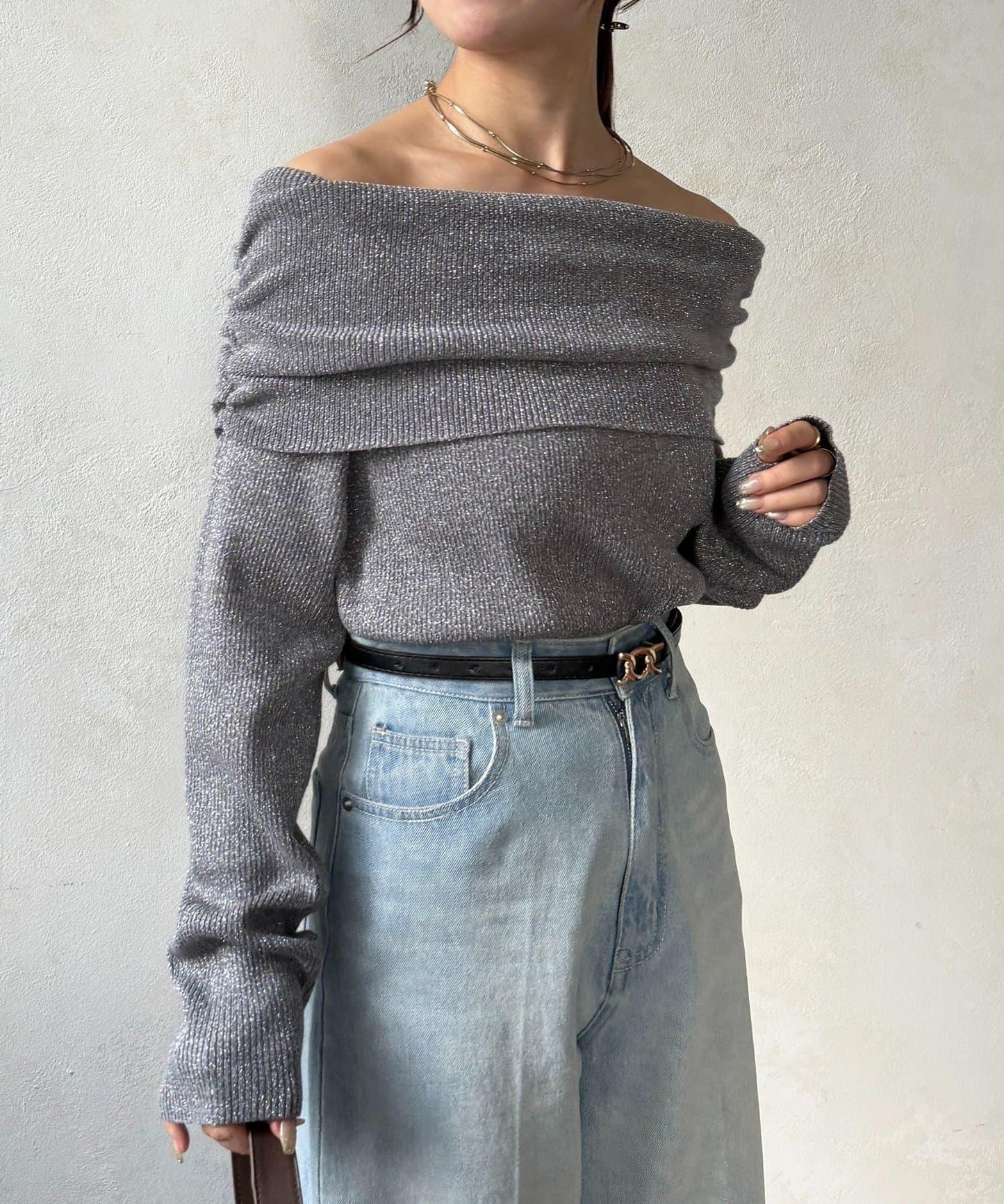 亮絲一字肩針織上衣