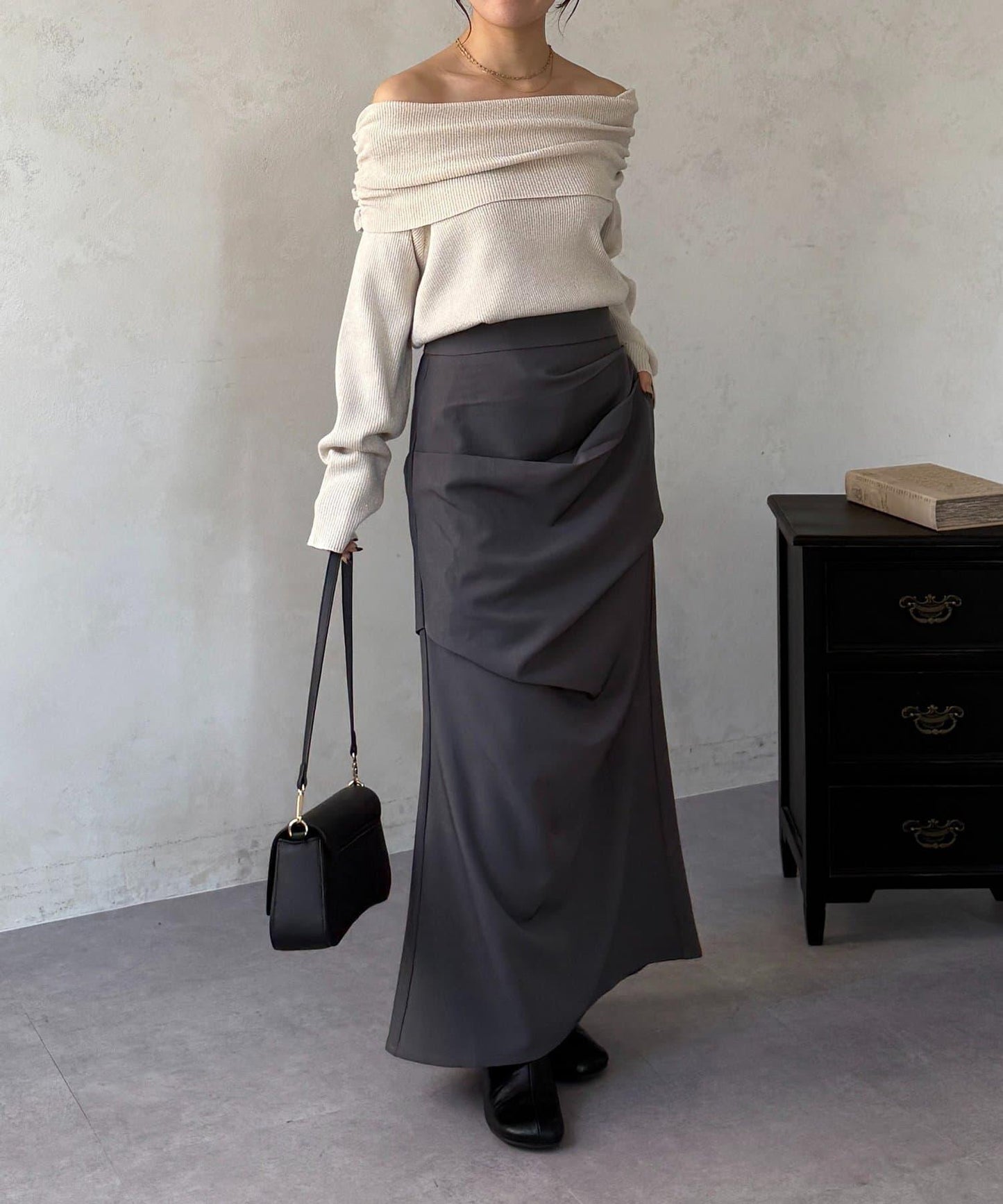 亮絲一字肩針織上衣