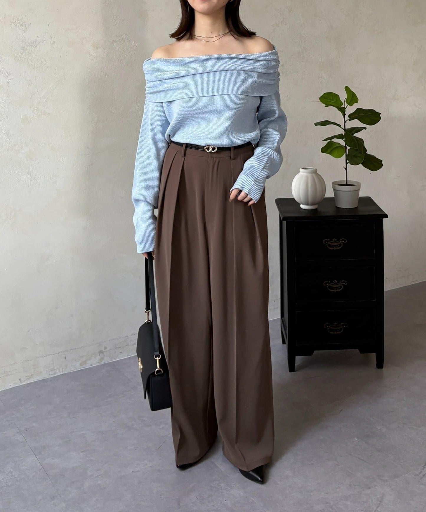 亮絲一字肩針織上衣