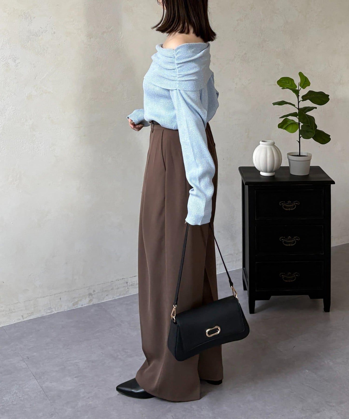 亮絲一字肩針織上衣