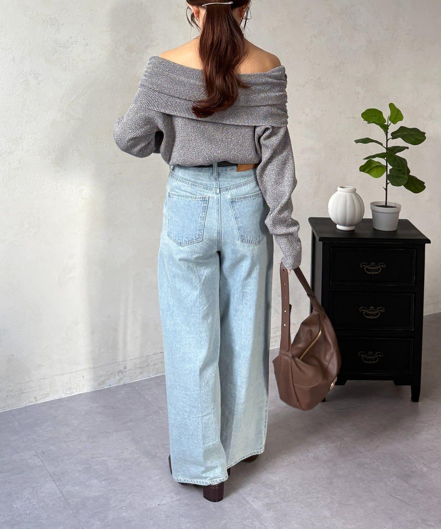 亮絲一字肩針織上衣