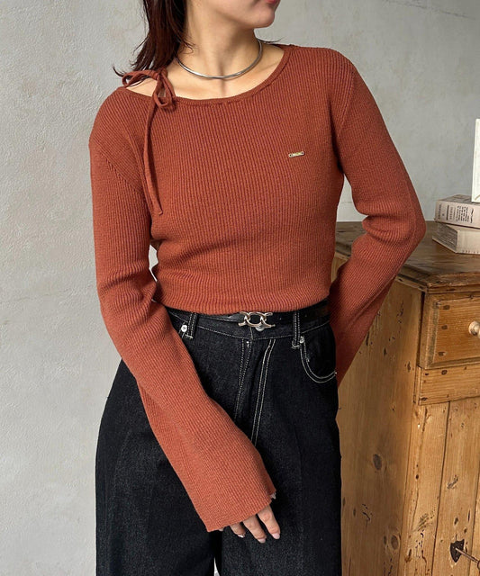 不對稱掛脖喇叭袖針織上衣