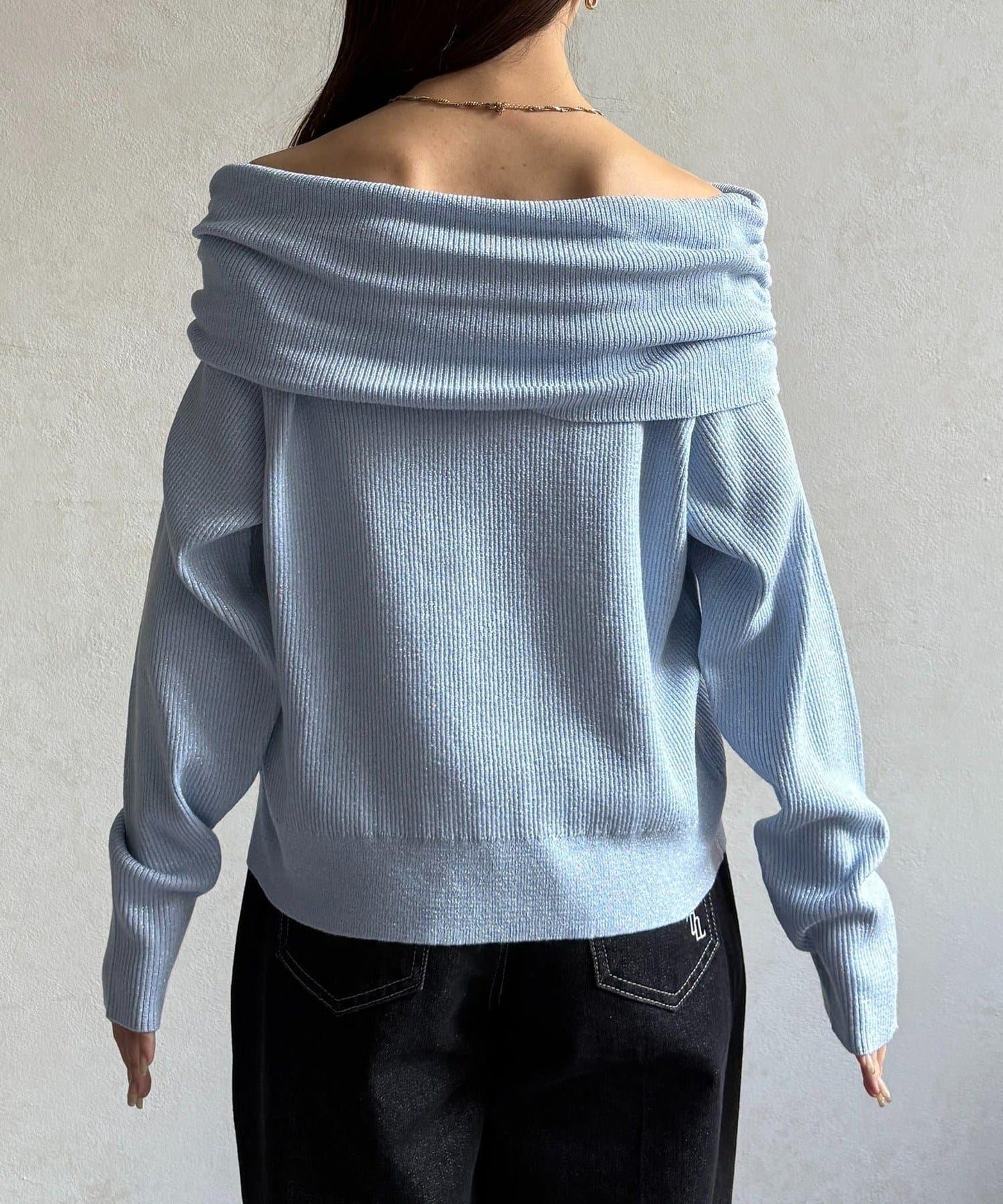 亮絲一字肩針織上衣