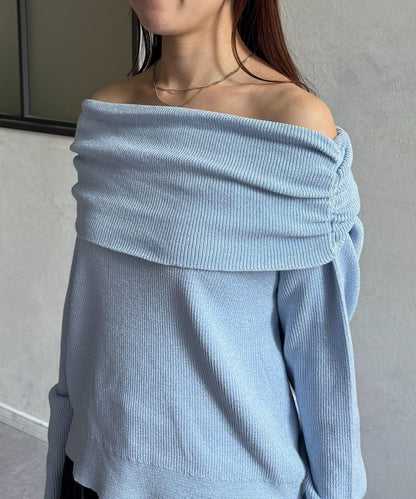 亮絲一字肩針織上衣