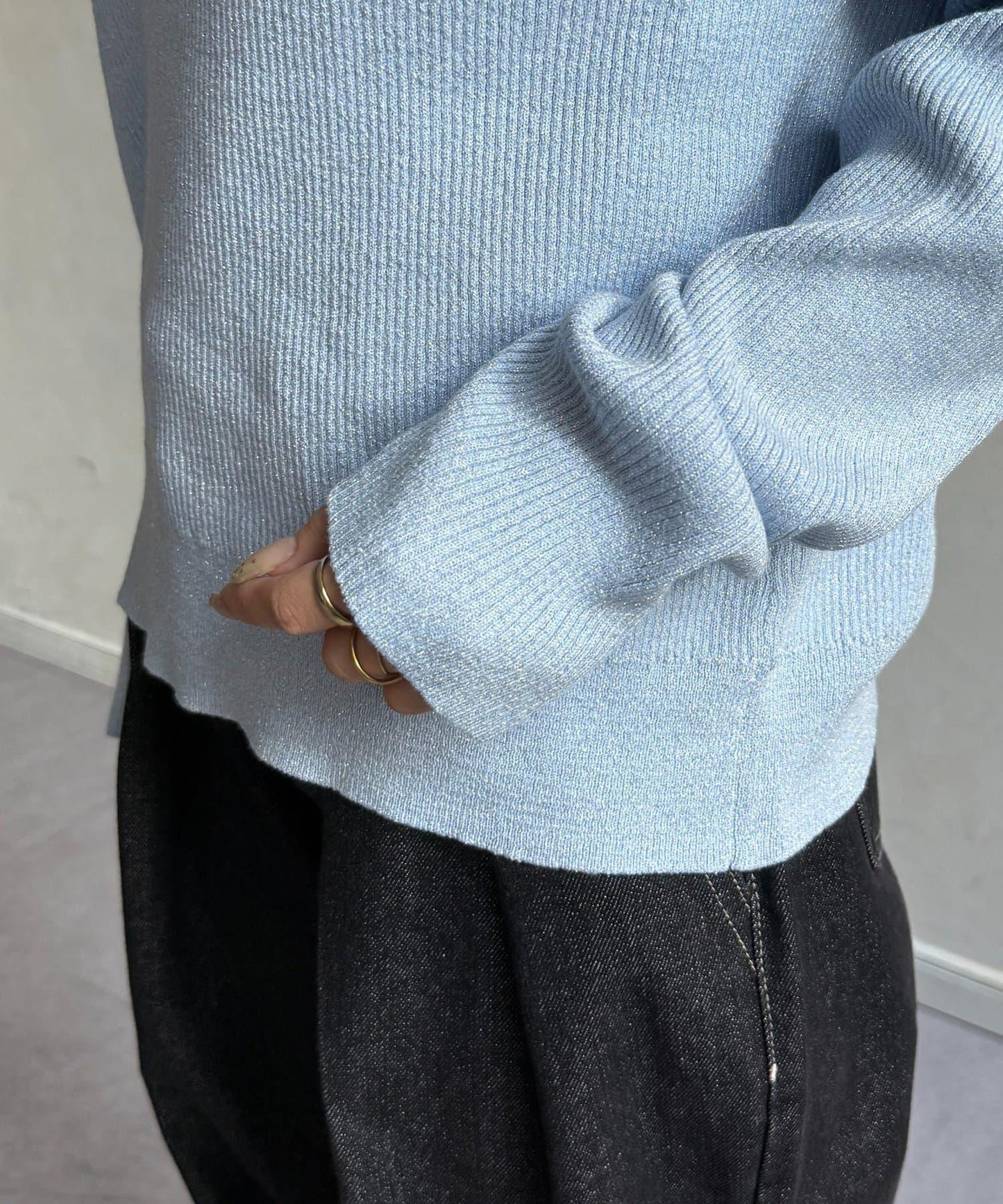 亮絲一字肩針織上衣