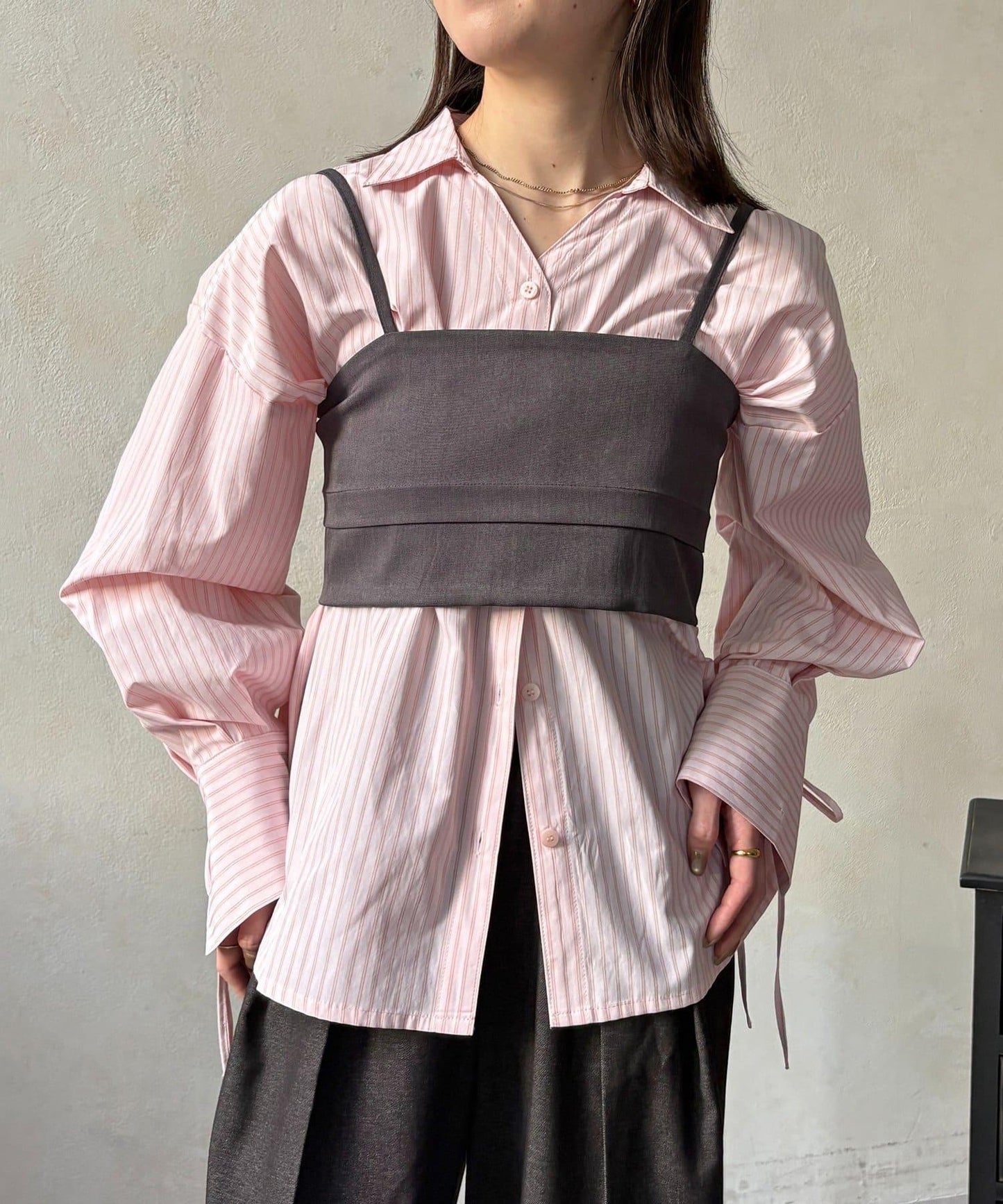 背心拼接袖部蝴蝶結襯衫