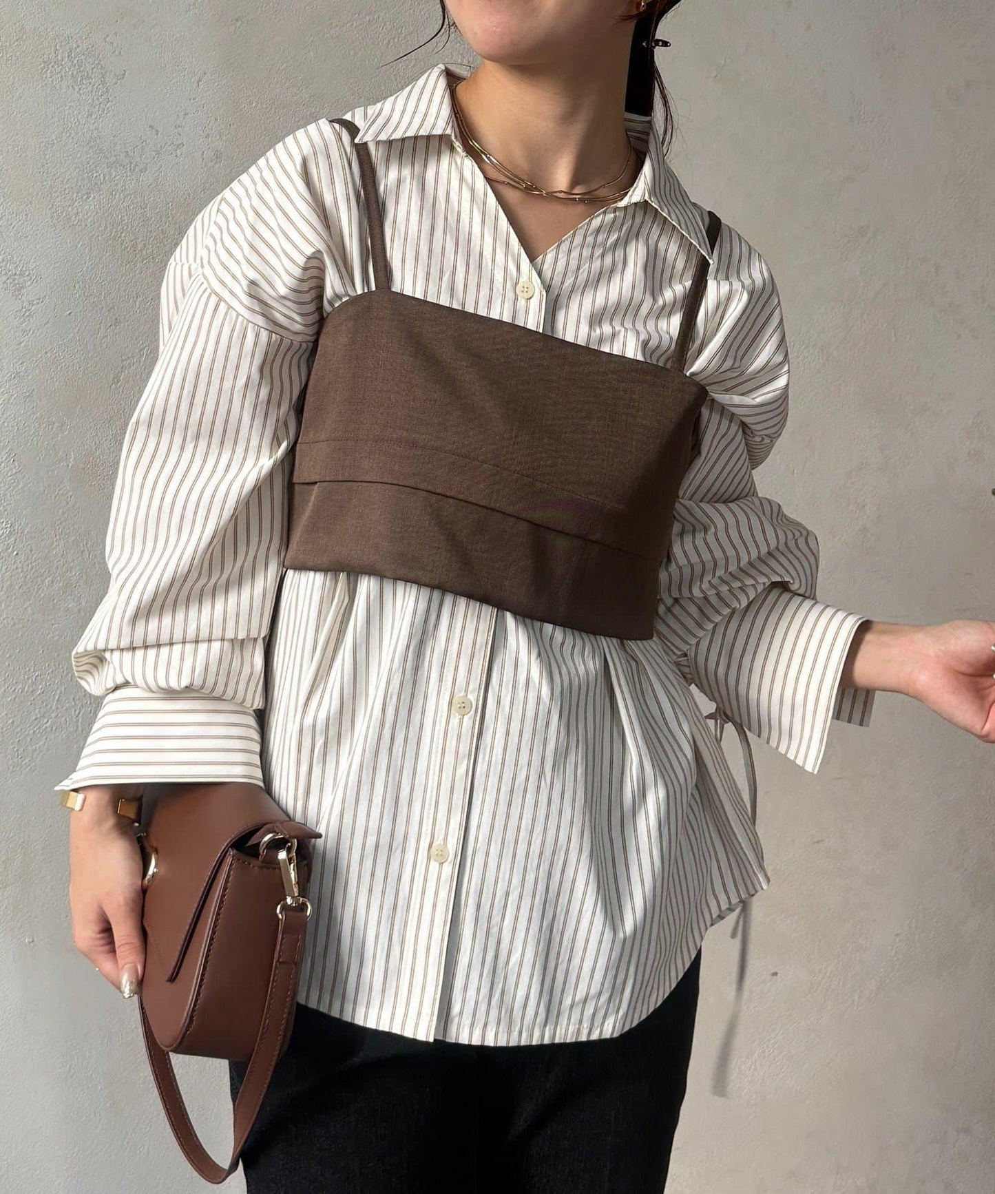 背心拼接袖部蝴蝶結襯衫