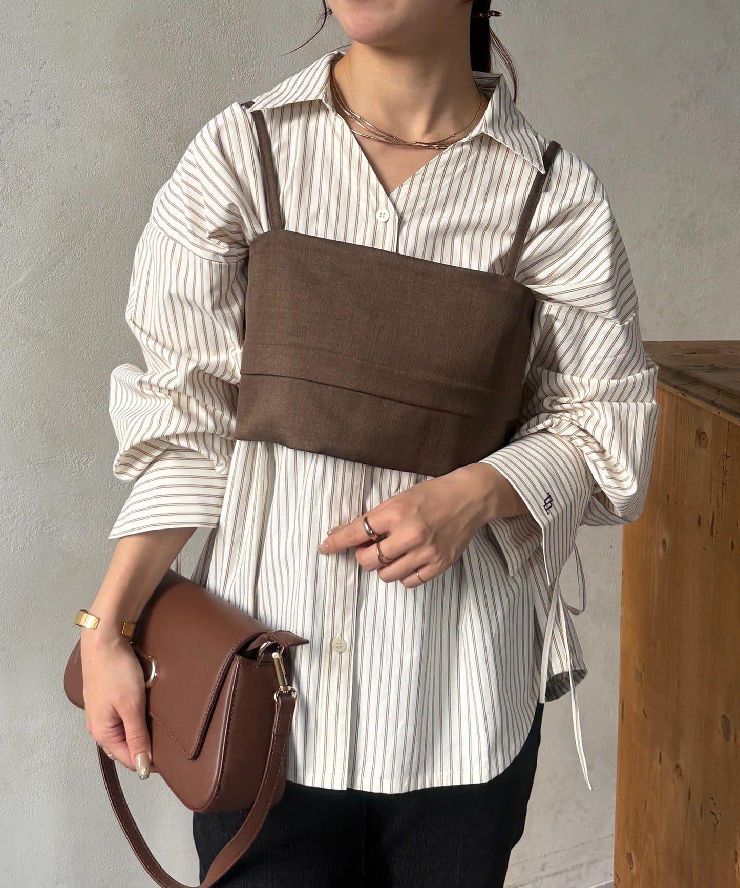 背心拼接袖部蝴蝶結襯衫