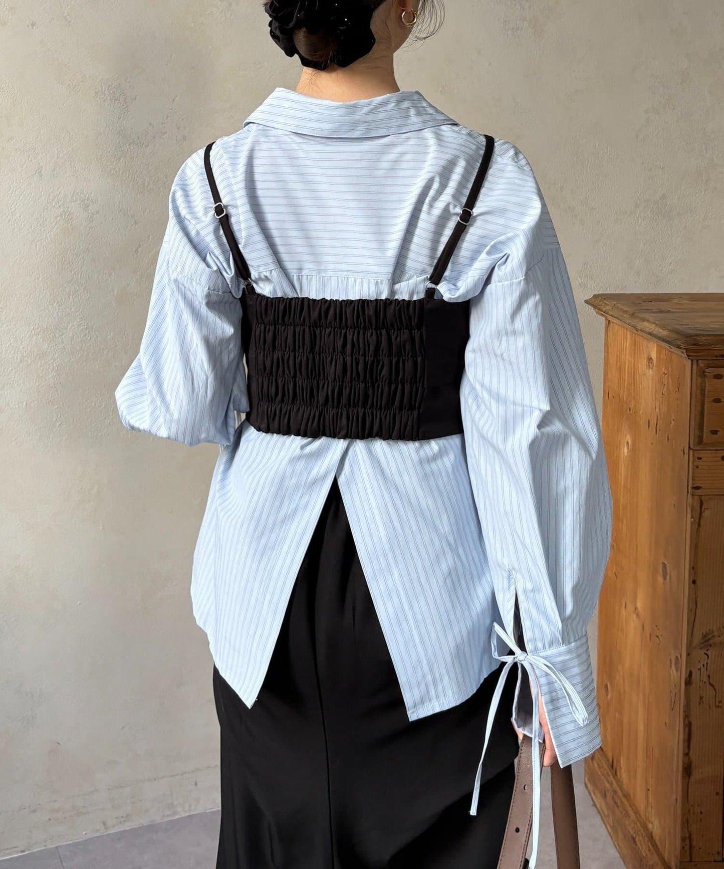 背心拼接袖部蝴蝶結襯衫