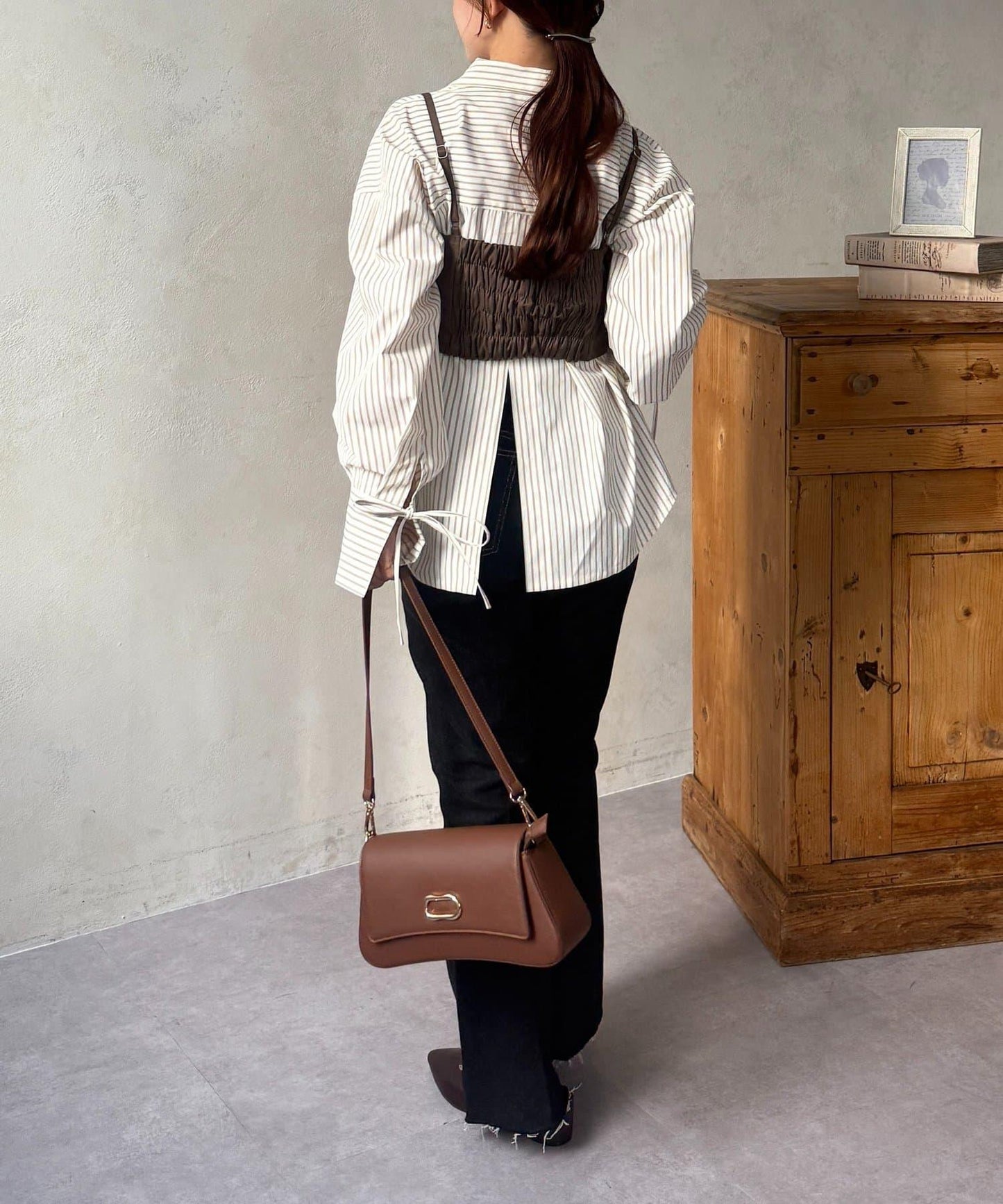 背心拼接袖部蝴蝶結襯衫