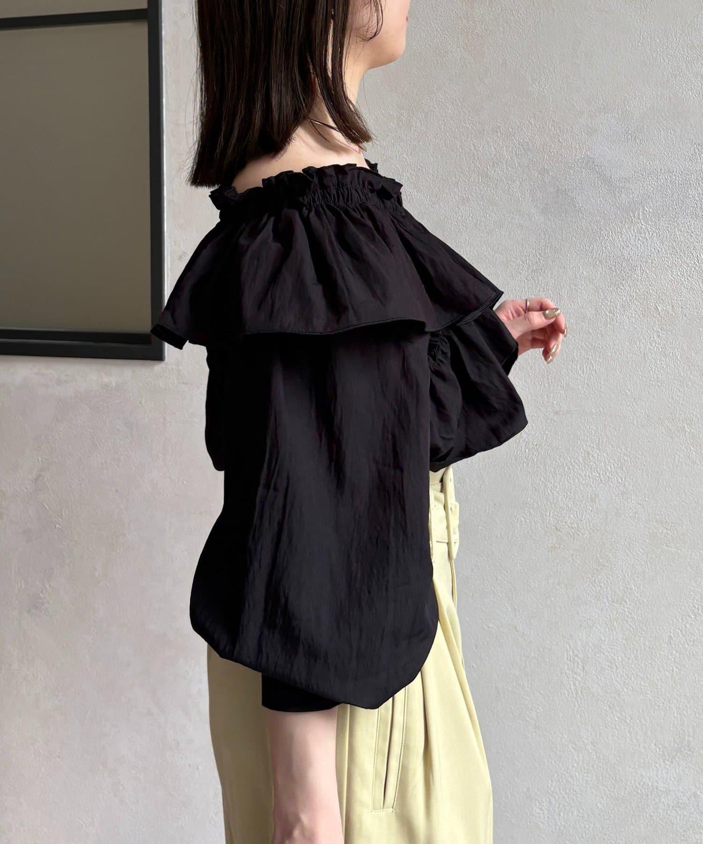 交叉荷葉邊設計 女襯衫